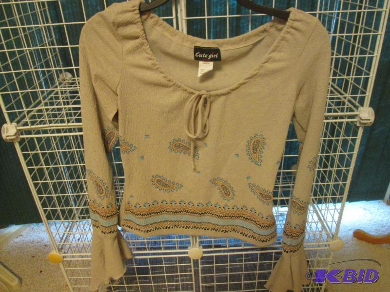 lot 251 image: Ladies shirt by Cute Girl, size M...