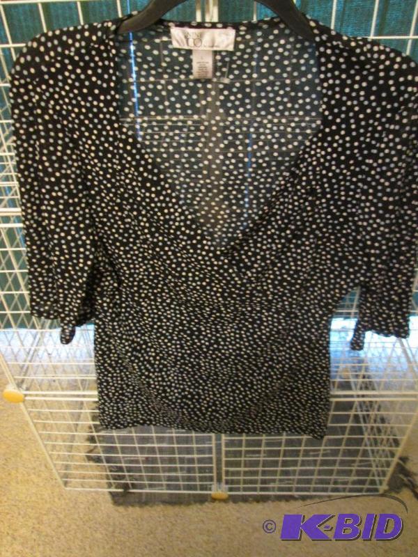 lot 258 image: Nine & Co ladies shirt by Nine West, Size...