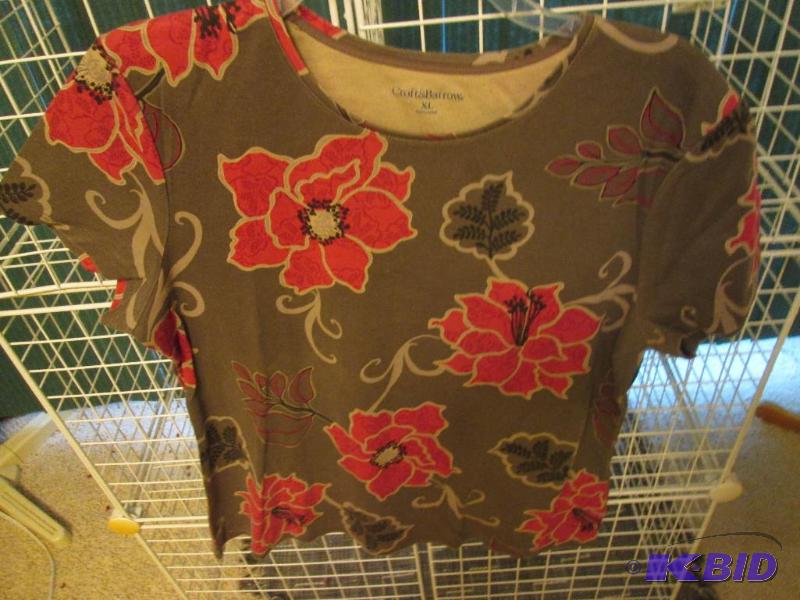 lot 267 image: Ladies shirt by Croft and Barrow, size XL...