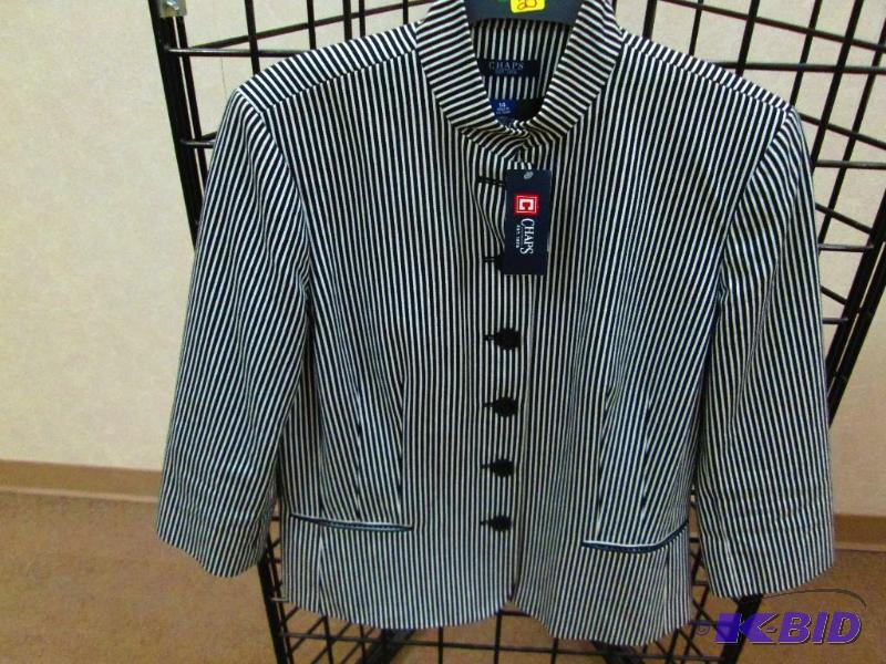 lot 29 image: Chaps Ladies coat, size 14...