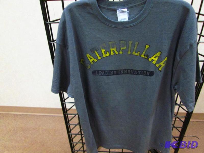 lot 38 image: Mens Gildan T-Shirt with Caterpillar CAT scre...