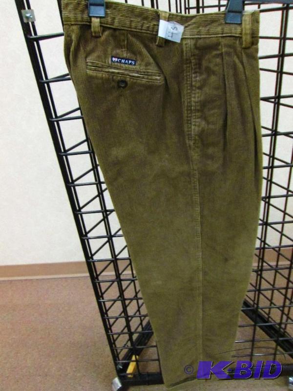 lot 43 image: Mens corduroy Chaps pants, size W30 L32...