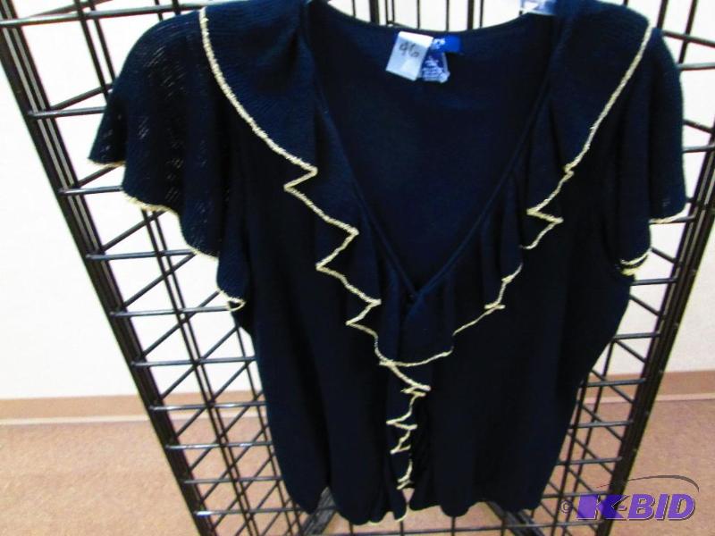lot 46 image: Ladies blouse, Chaps size L...
