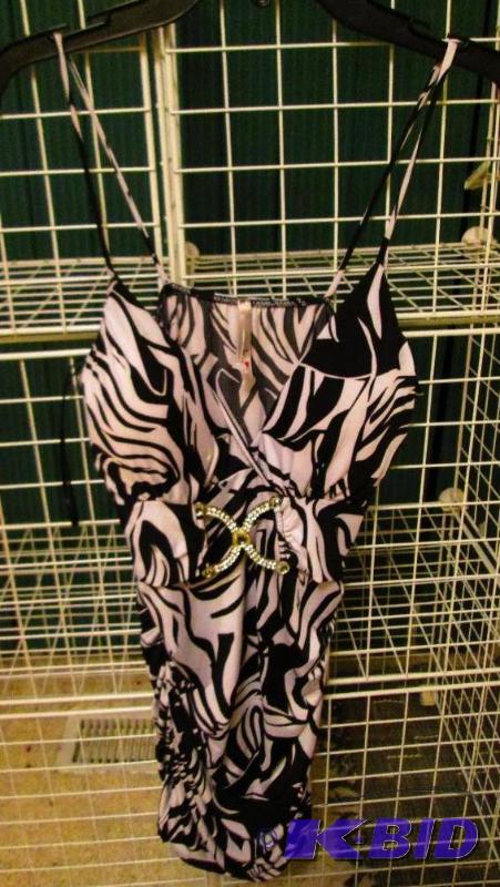 lot 89 image: Kiwi ladies top...