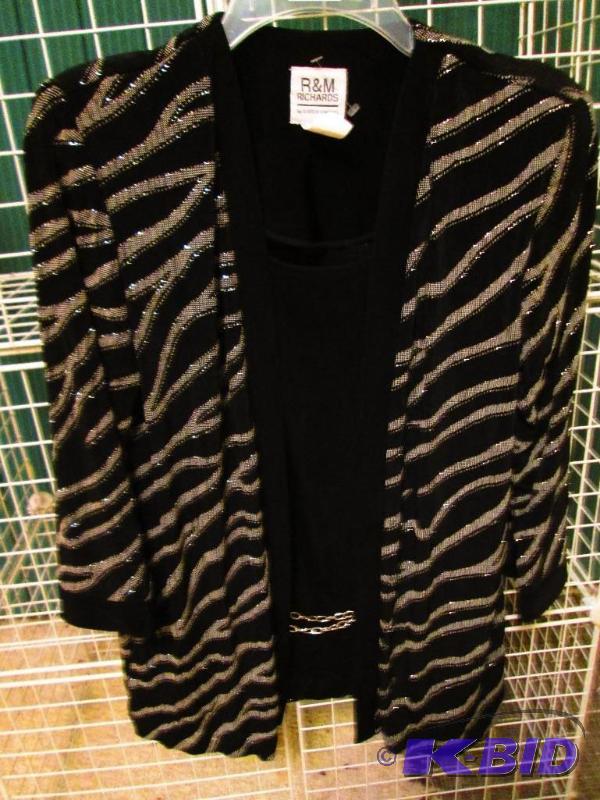 lot 97 image: R & M Richards ladies top, size 8...