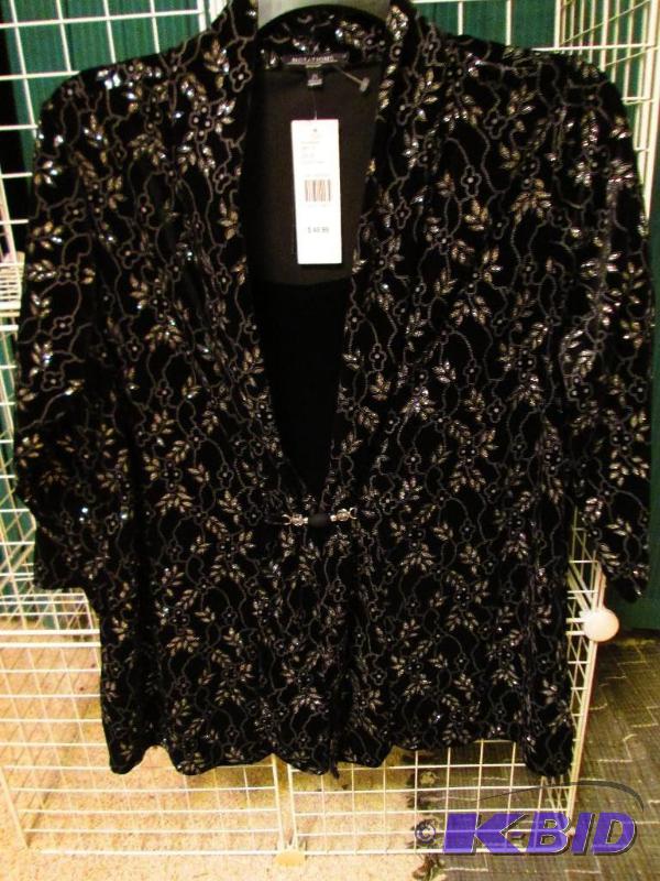 lot 98 image: Notations ladies top, size XXL MSRP $49.99...