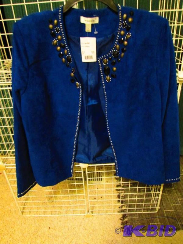 lot 99 image: Dressbarn ladies top, size XL MSRP $64.00...