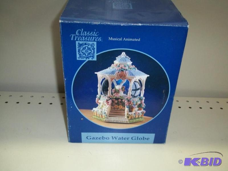 Gazebo water globe Music Box...