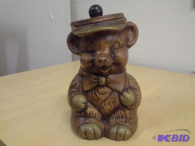 lot 2 image: Brown Bear Cookie Jar