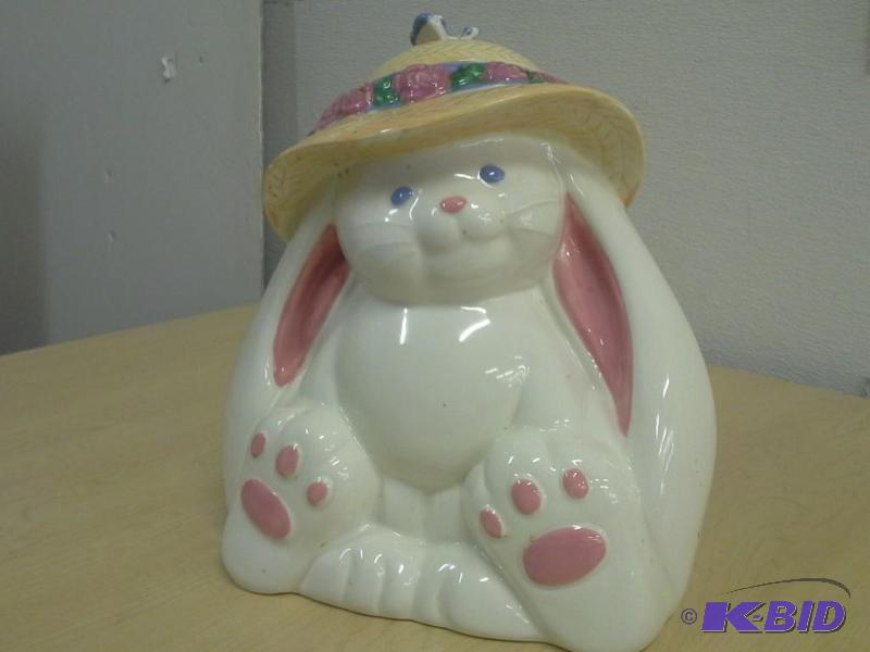 lot 4 image: Rabbit in a Bonnet Cookie Jar
