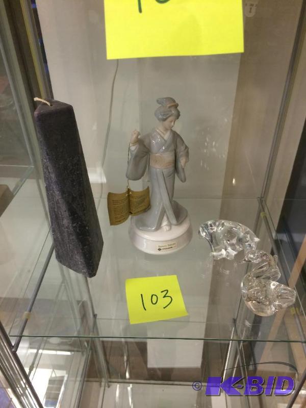 lot 103 image: Japanese Lady Sakura music box, candle glass figurines
