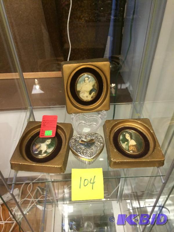 lot 104 image: Cameo Creations wall art set
