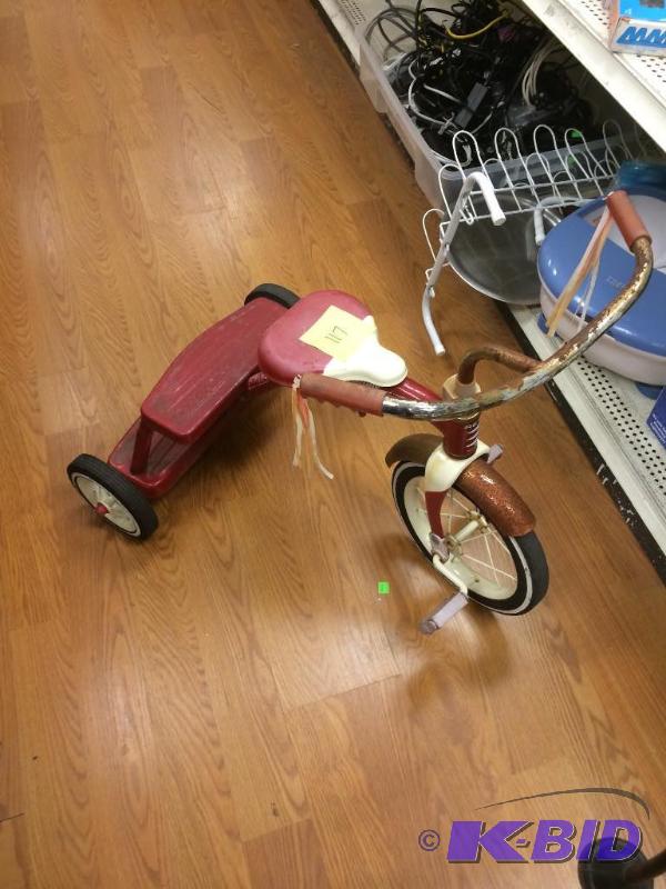 lot 117 image: Radio Flyer Tricycle