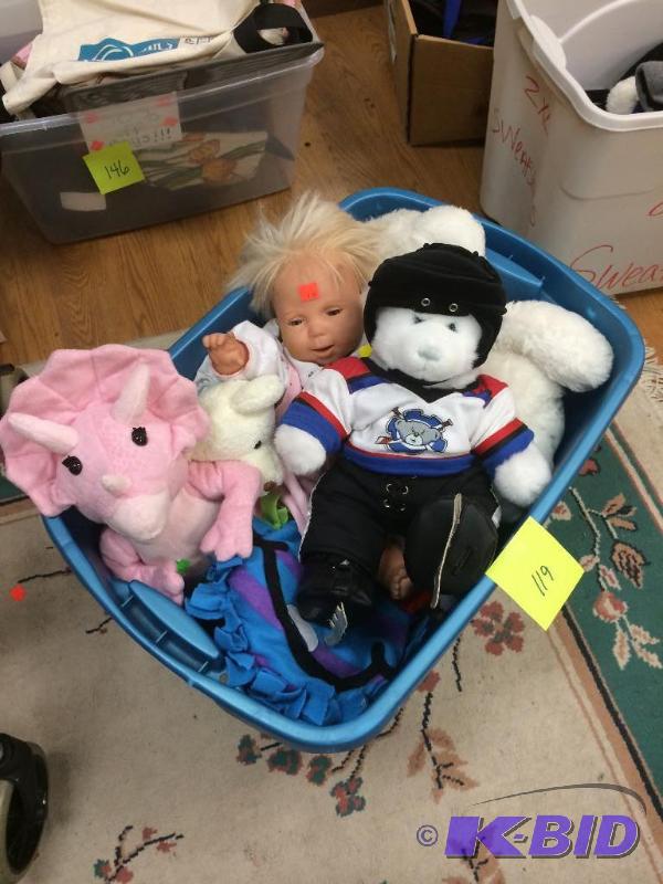 lot 119 image: stuffed animalsdolls