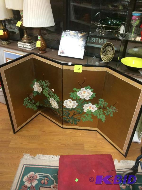 lot 125 image: Asian Screen