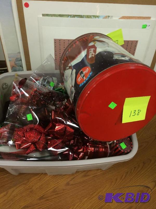 lot 138 image: christmas decorations