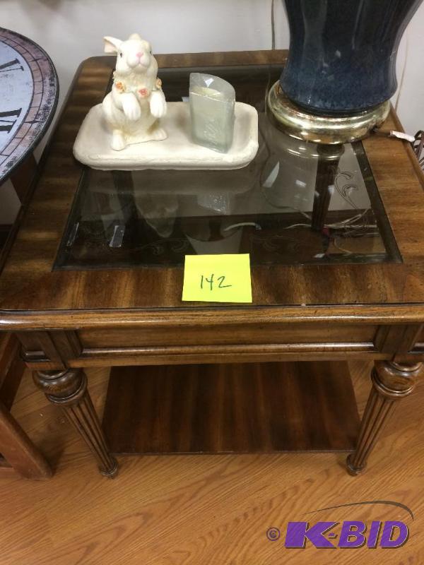 lot 142 image: end table