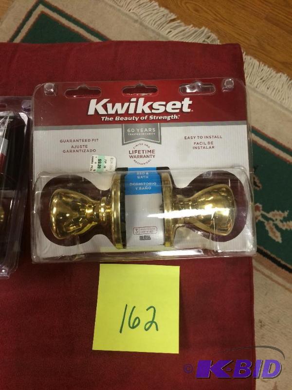 lot 162 image: Kwikset BedBath doorknob