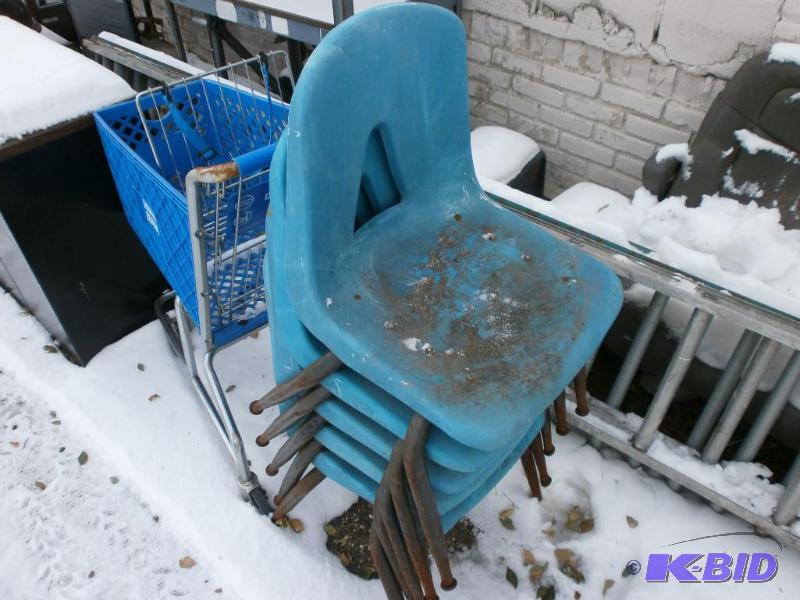 lot 17 image: stacking chairs