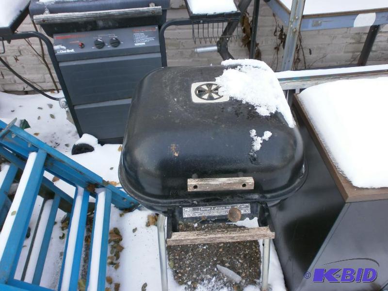 lot 21 image: charcoal grille