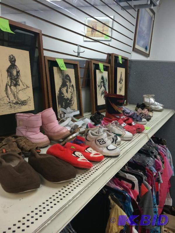 lot 219 image: Shoe Lot