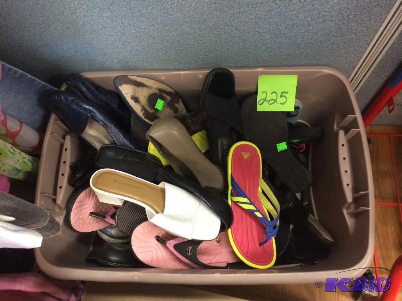 lot 225 image: Bin of shoes