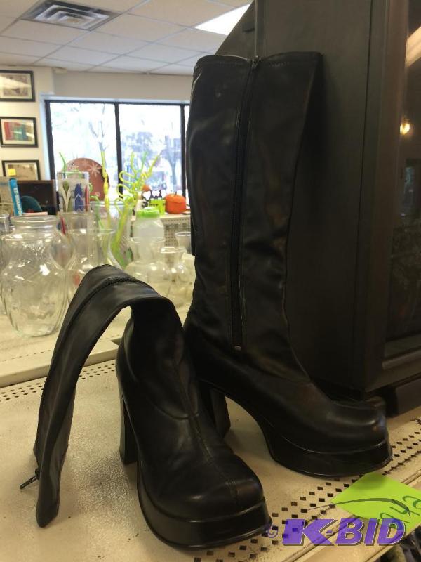 lot 242 image: size 6.5 high heel black boots