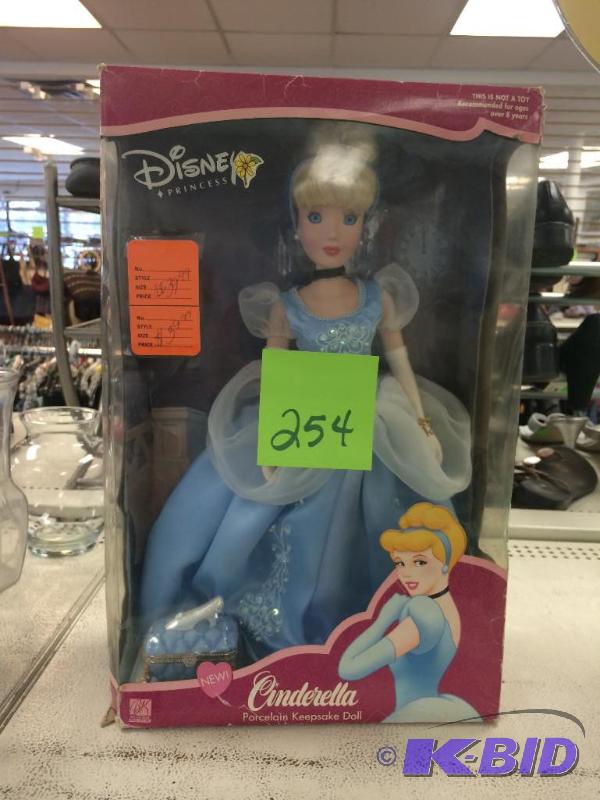 lot 254 image: 2002 Porcelain Cinderella keepsake doll New IN Box