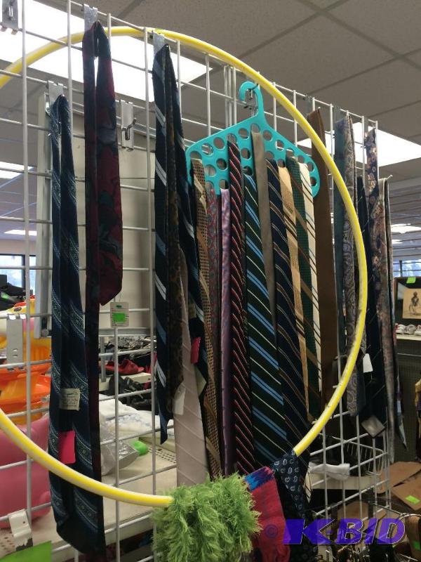 lot 257 image: lot of Ties