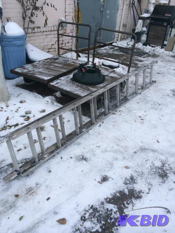 lot 26 image: 20 aluminum extension ladder