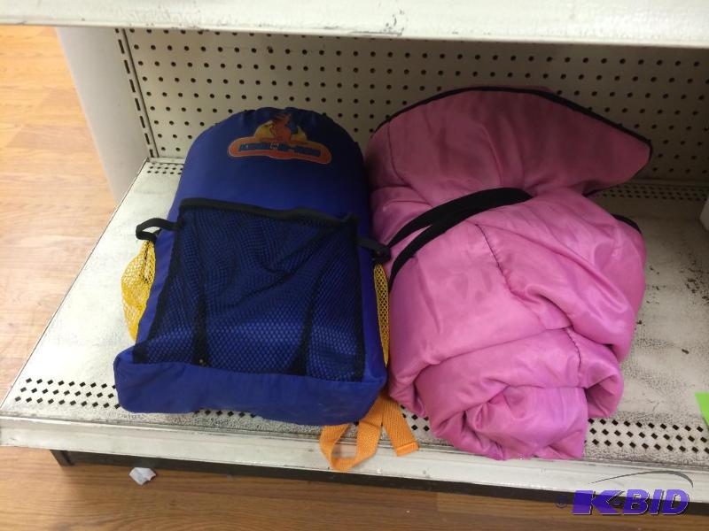lot 266 image: sleeping bags bedding