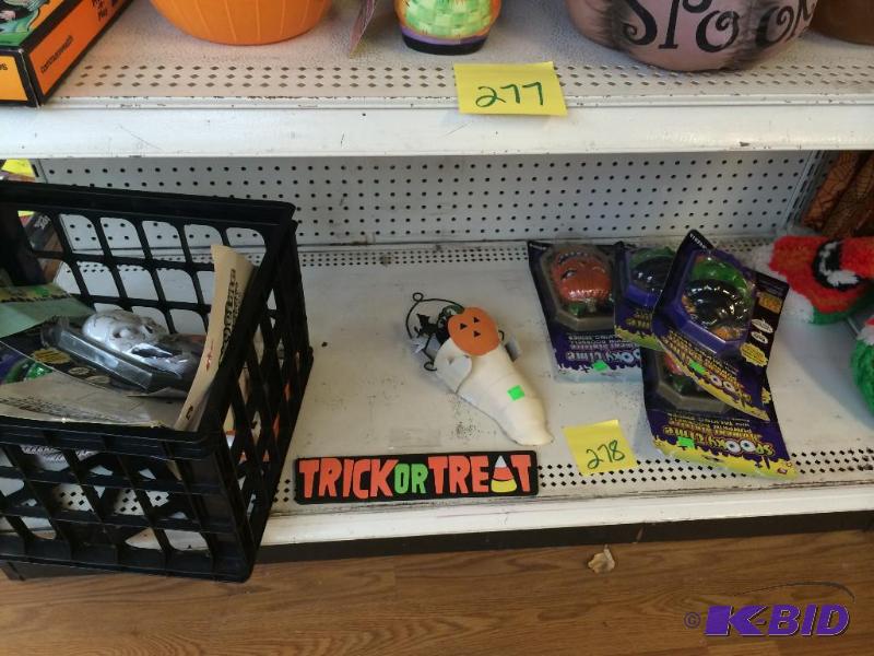 lot 278 image: Halloween decorations