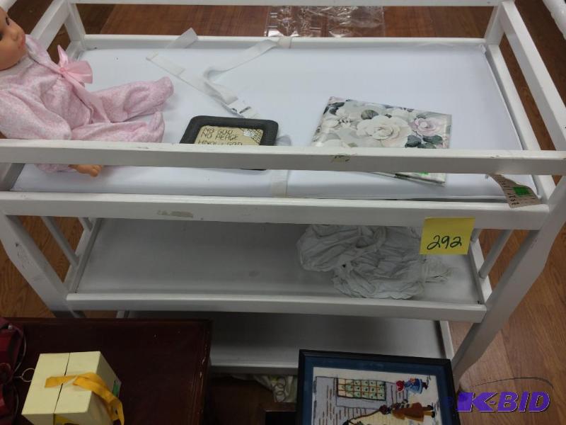 lot 292 image: changing table