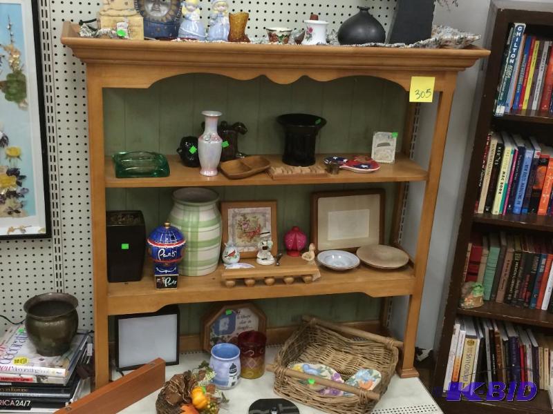 lot 305 image: contents of display shelf