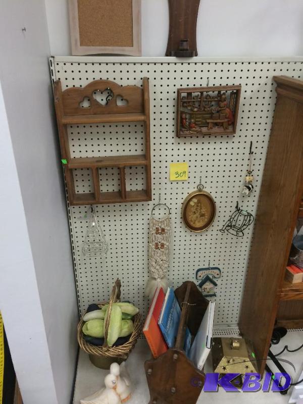 lot 309 image: section to left of shelf