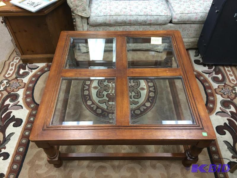 lot 338 image: coffee table