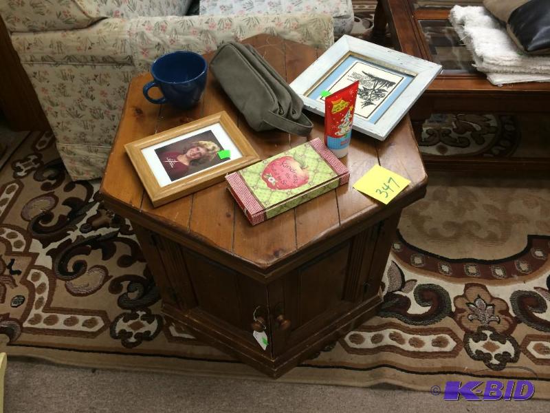 lot 347 image: end table with items