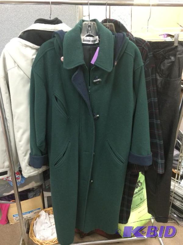 lot 53 image: Ladies Leslie Fay Size 6 80% Wool Winter coat