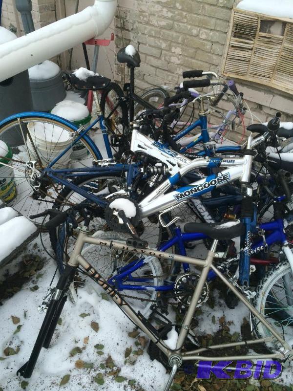 lot 6 image: Pile of Bikes
