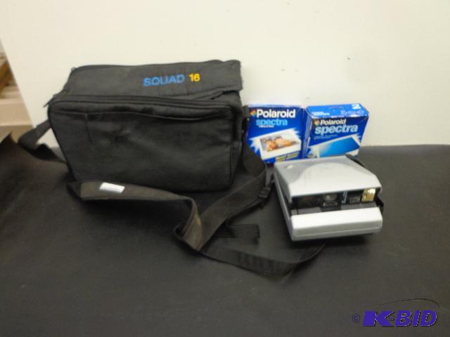 lot 102 image: Polariod &nbspCamera and Carrying Case   Mod...