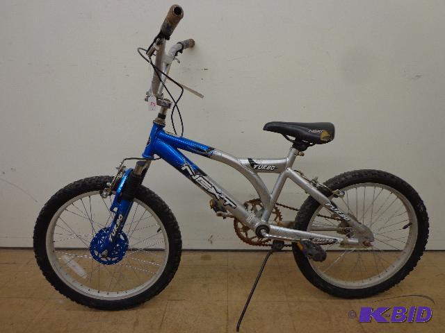 lot 3 image: BMX Peddle Bike   20" Boys   Blue a...