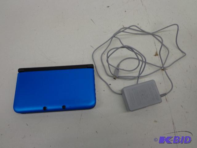 lot 30 image: Nintendo 3DS XL   Blue Case  Comes with Charg...