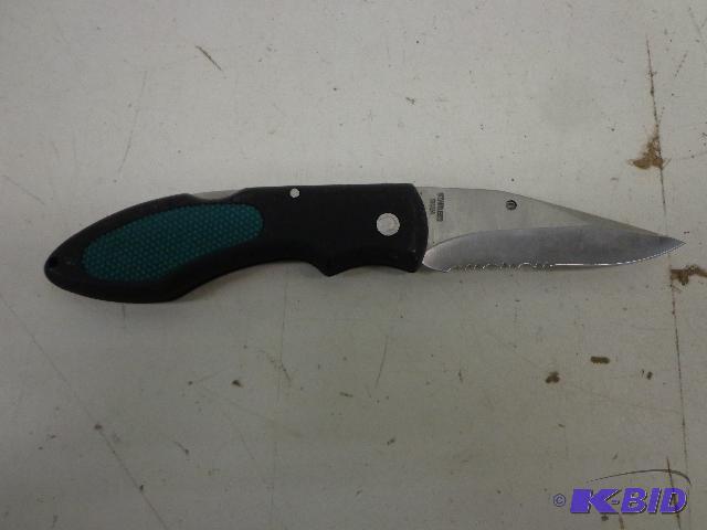 lot 53 image: Field and Stream Folding Knife   Black and Gr...