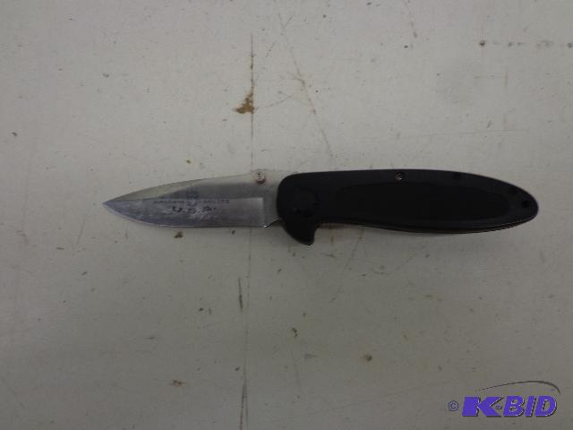 lot 61 image: Pocket Knife   Folding Knife with Standard Bl...