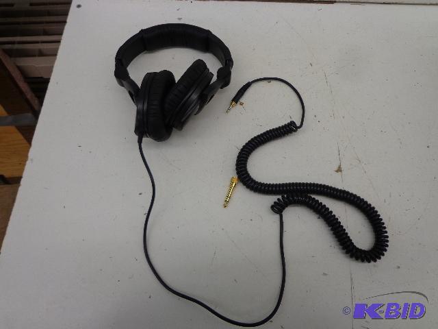 lot 68 image: Sennheiser Stereo Headphones   Like New Condi...