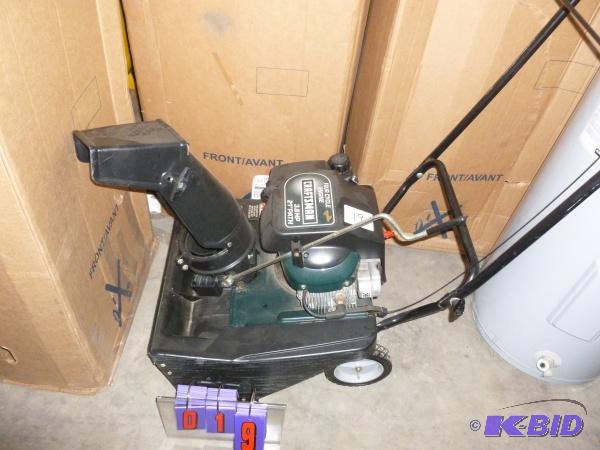 lot 19 image: Craftsman 3.8 hp 21" path 4 stroke snow ...
