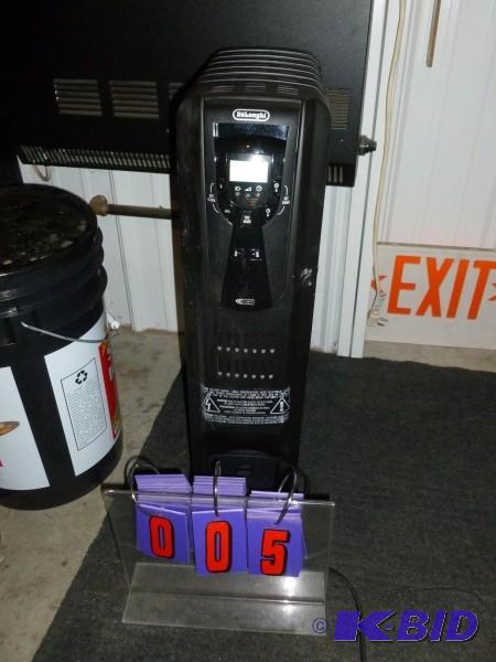 lot 5 image: Delonghi radiant heater. 120 volt. Tested and...