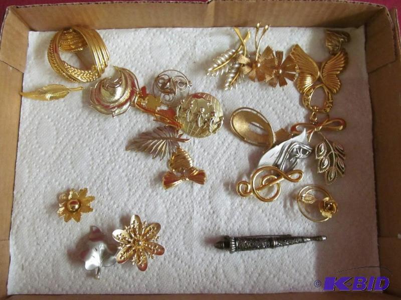 lot 14 image: Jewelry