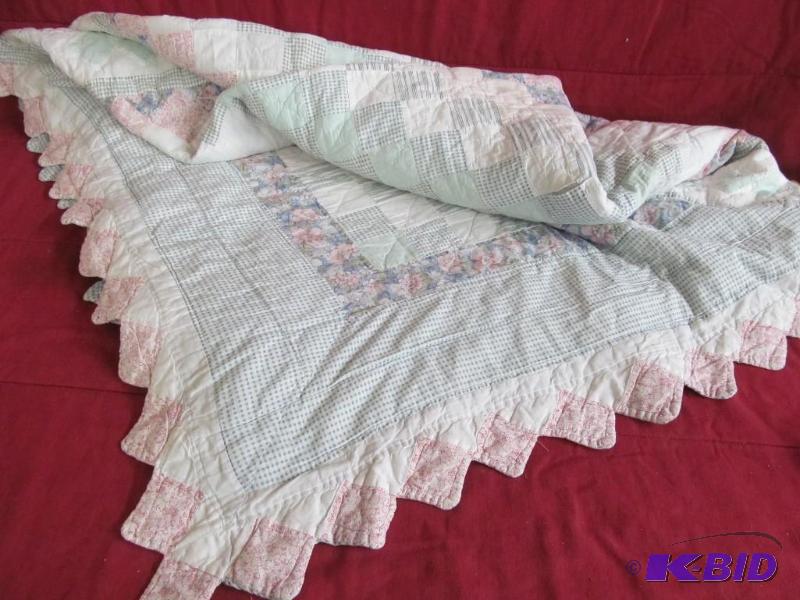 lot 193 image: quilt