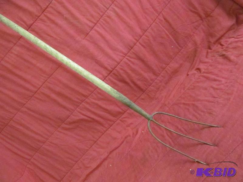 lot 195 image: tool